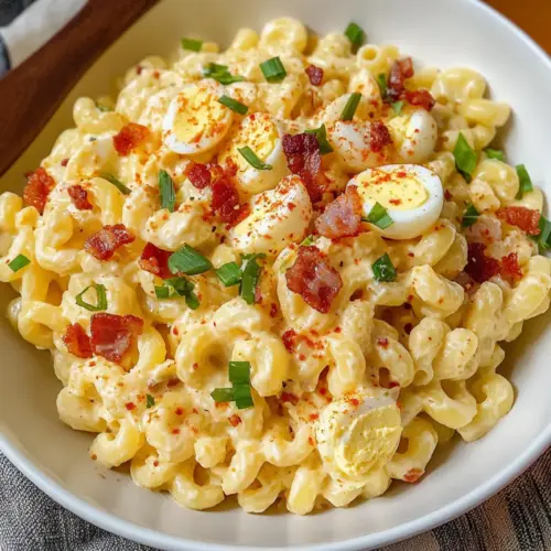 Cremiger gefüllter Eier-Pasta-Salat